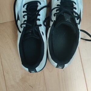 Mizuno Black and White Athletic Shoes